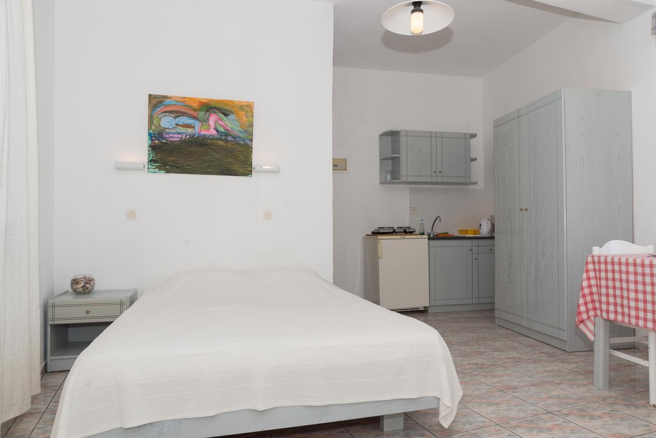 Captain Manos Studio Apartments Grikos Bay  Екстер'єр фото